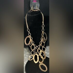 Paparazzi Gold Oval Link Necklace Set
